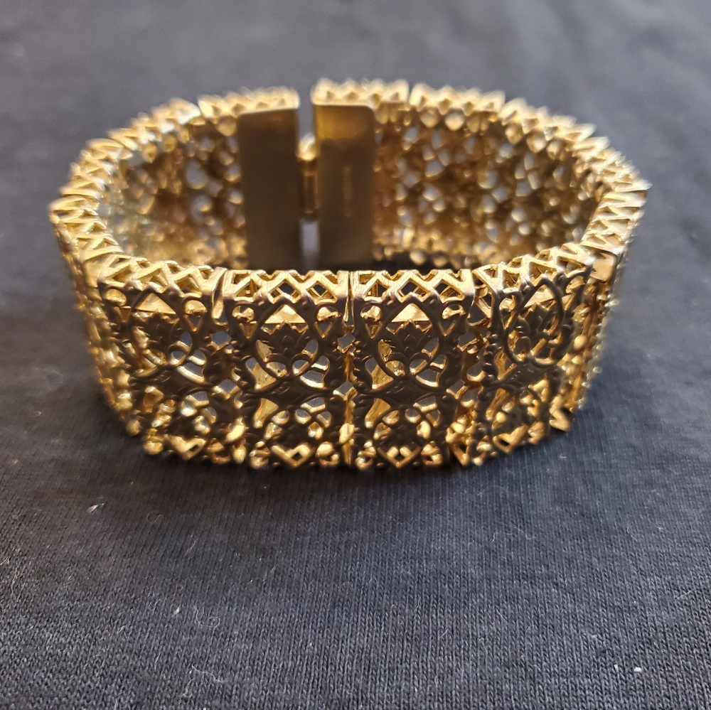 Vintages Signed Sarah Coventry 7" Goltone Filigree Bracelet